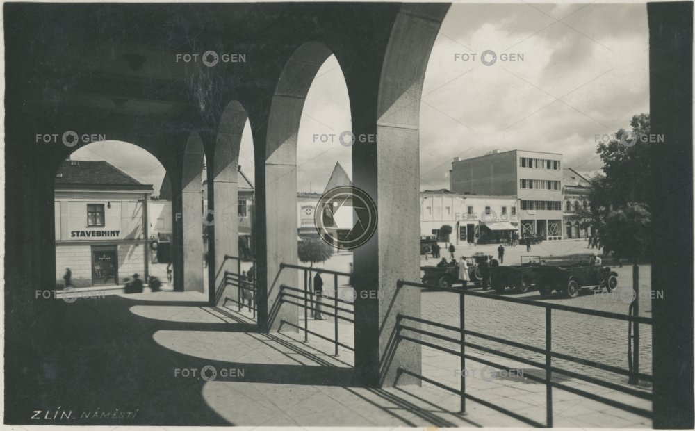 Zlín, náměstí Míru v pohledu od radnice, 1942