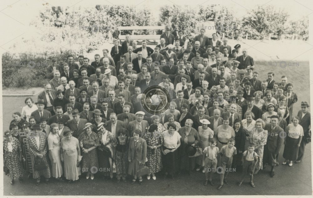 27.7.1936 před Společenským domem ve Zlíně