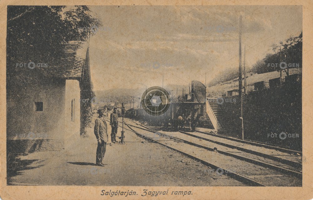 Vlakové nádraží v Salgótarján (česky Šalgov-Tarjany)  Maďarsko, cca 1922