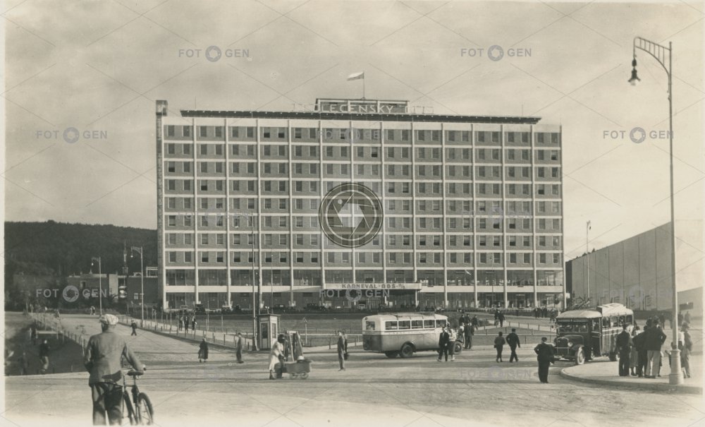 Zlín, Společenský dům - hotel Moskva, na náměstí Práce