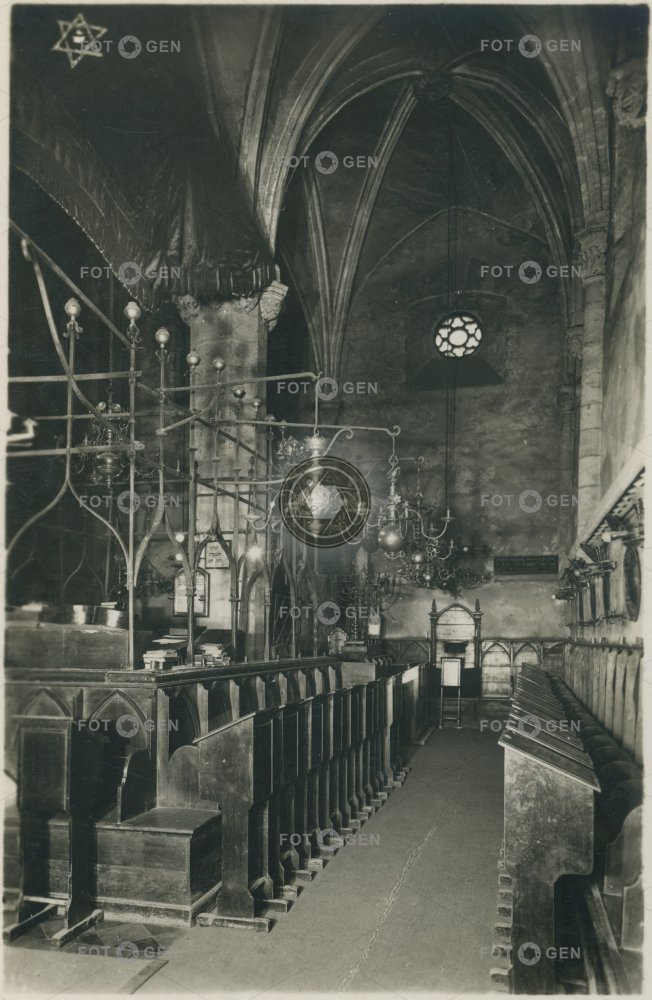 Prapor židů a gotická klenba ve Staronové synagoze