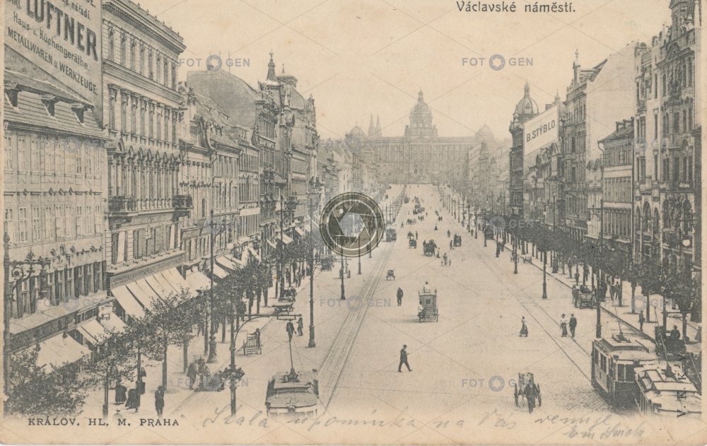 Václavské náměstí v čele s Národním muzeem