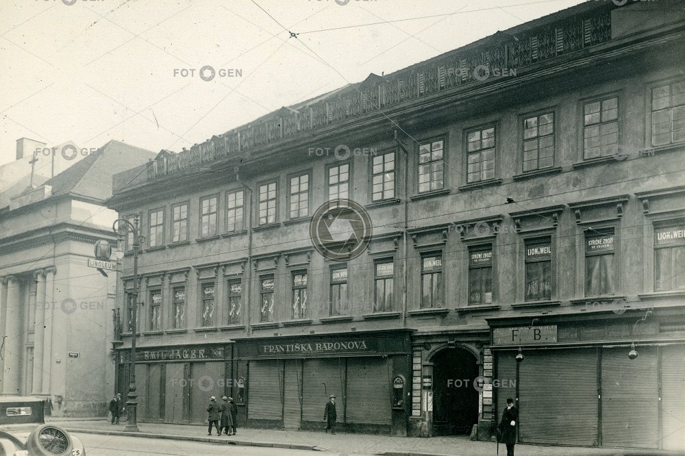 Praha, ulice Na příkopě, dům U tří lip, čp. 854-855, před postavením Bankovního paláce 1930