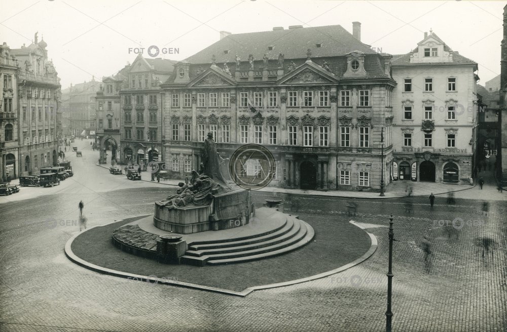 Praha, Staroměastské náměstí, , dům U Kamenného zvonu,  Palác Kinských, Husův pomník