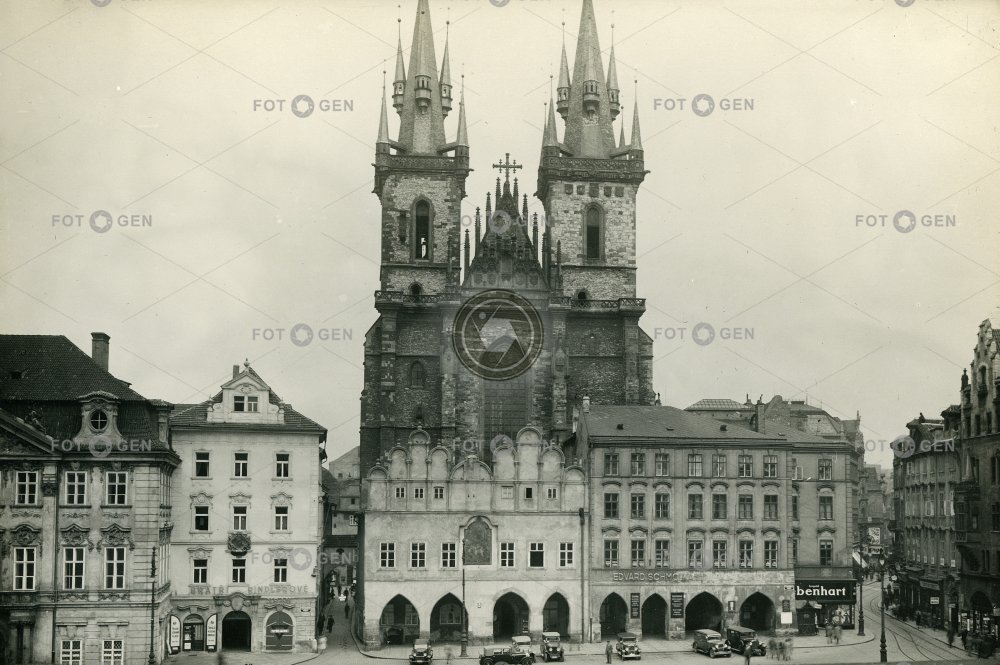 Praha, Staroměastské náměstí, Týnský chrám, dům U Kamenného zvonu, Týnská škola