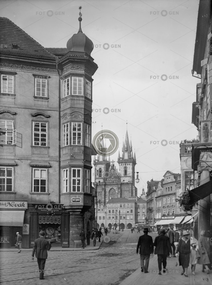 Praha, Malé náměstí, Dům U Zlatého rohu,  Týnský chrám, kolem 1932