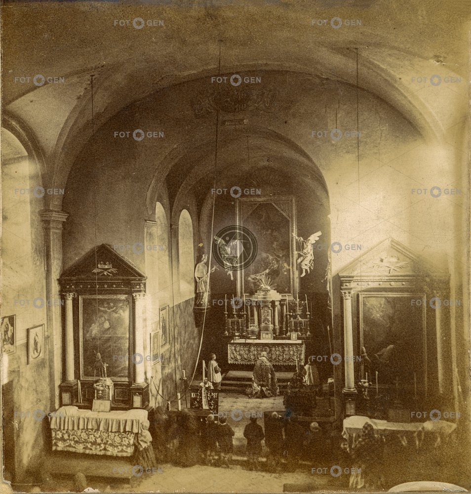Zásmuky, kostel Nanebevzetí Panny Marie, interiér za mše,pohled z kruchty,  datováno 7. 2. 1892, polovina stereofotografie(kostel až na věž zbořen 1898)