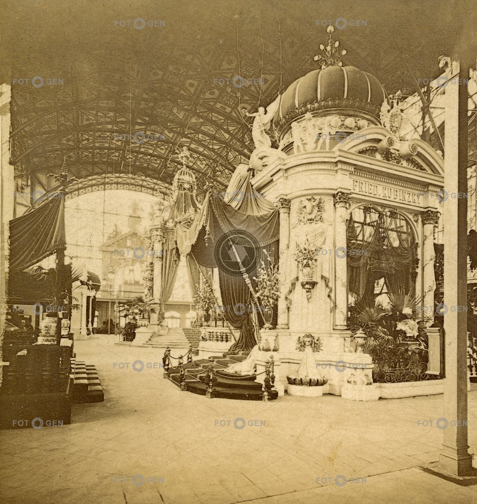 Expozice  v Královském pavilonu - Průmyslovém paláci  na Jubilejní výstavě 1891, polovina stereofotografie