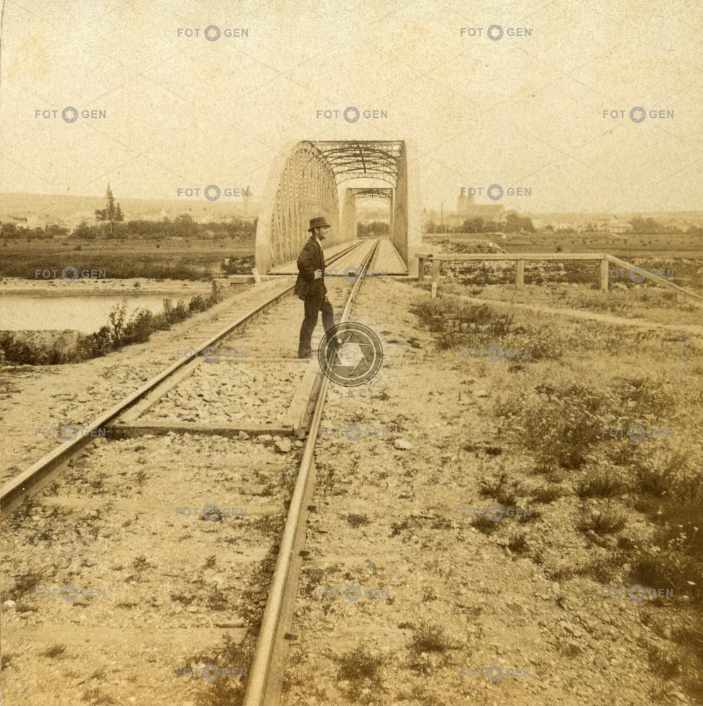 Uherské Hradiště, železniční most a celkový pohled, polovina stereofotografie