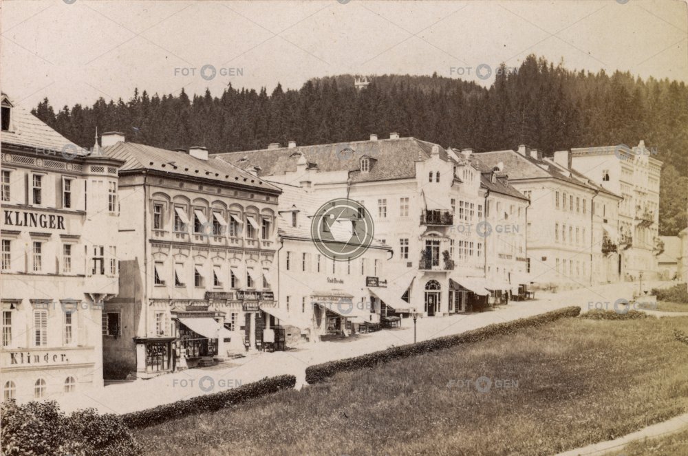 Mariánské Lázně, ulice Křížového pramene (nyní Masarykova) před přestavbou hotelu Klinger r. 1883