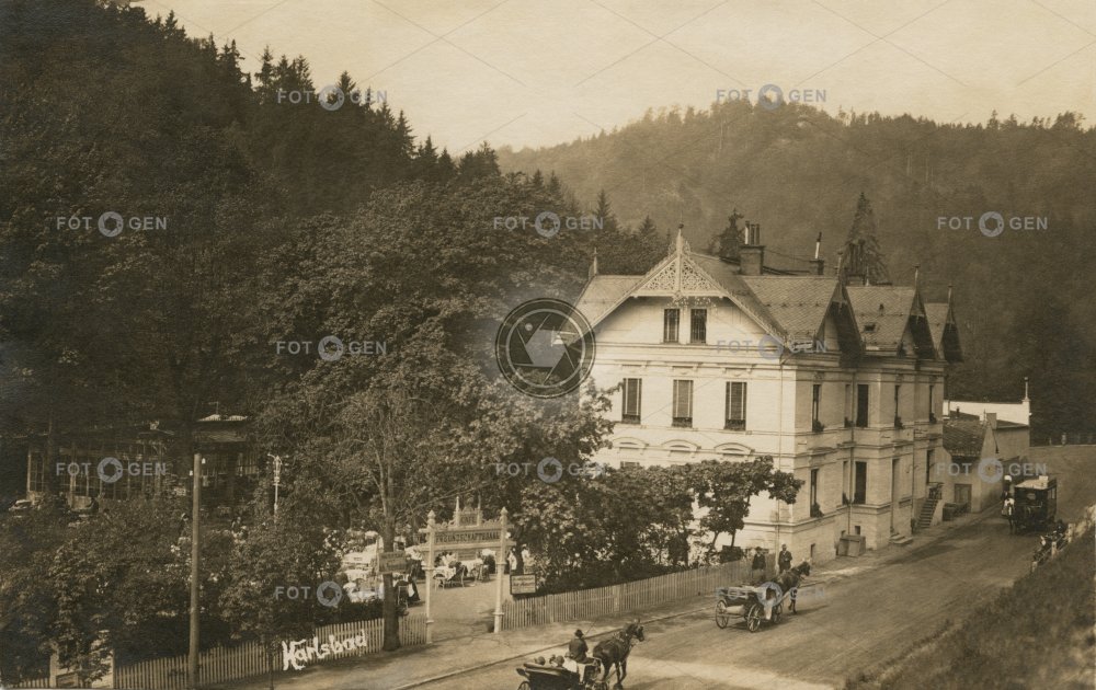 Karlovy Vary, posezení v podniku Café Freundschaftsaal,  fotografická pohlednice