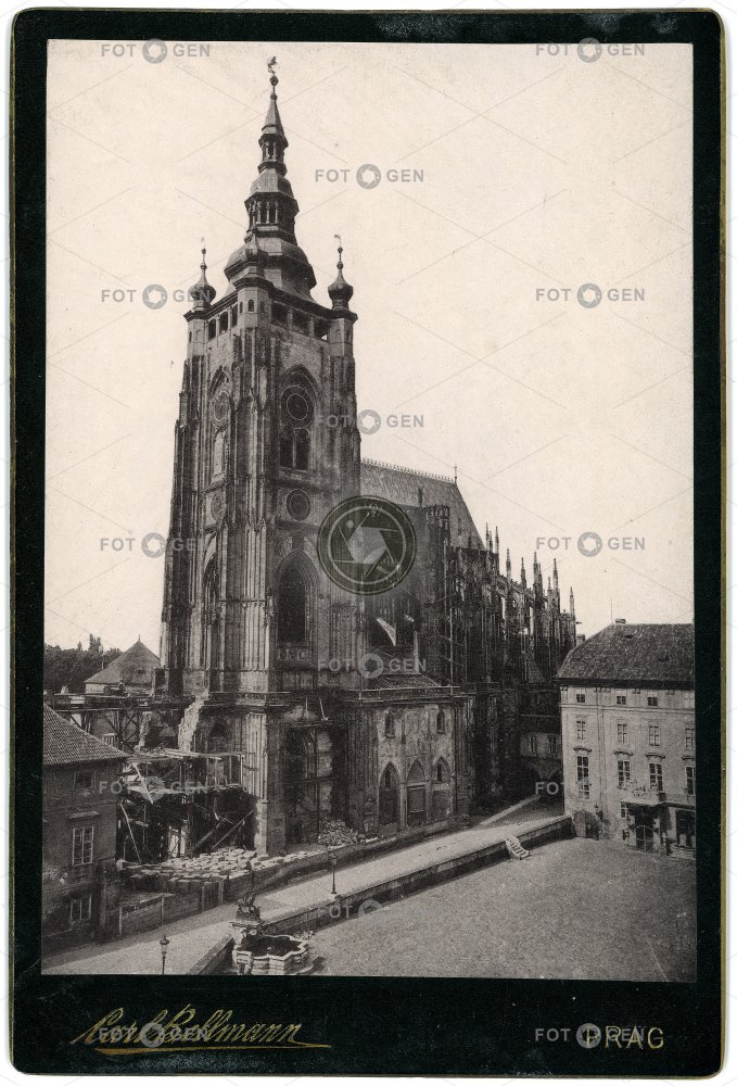 Chrám sv. Víta v Praze, stavba věží průčelí, asi 1881, světlotisk, kabinetka