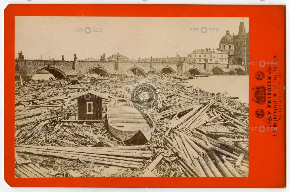 Praha, naplavené dříví u Karlova mostu za povodně 1872, kabinetka