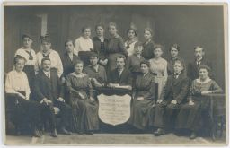 Brno absolventi mistrovského kursu dámské křejčovství 1918-1919