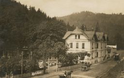 Karlovy Vary, posezení v podniku Café Freundschaftsaal, fotografická pohlednice