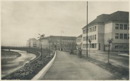 Užhorod nábřeží Masarykova škola Zemské velitelství 1933