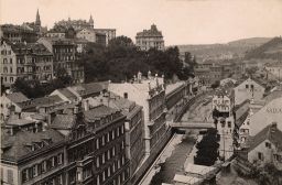 Karlovy Vary, celkový pohled z Promenády arciknížete Štěpána (Erzherzog Stephans-Promenade), 1893, kabinetka