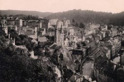 Celkový pohled na Karlovy Vary s dominantou kostela sv.Maří Magdaleny,1893, kabinetka