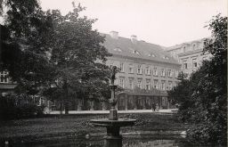 Teplice, Panský dům se zahradou a kašnou, 1892, kabinetka