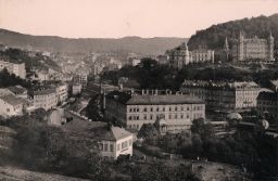 Karlovy Vary, celkový pohled od Bellevue, 1893, kabinetka