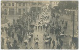 Pardubice průvod obchod Hybský foto Vomáčka