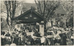 Praha Zbraslav zahrádka restaurace Závist foto Švec