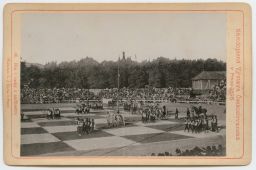 Národopisná výstava českoslovanská, Hra v šachy v amfiteatru, 1895, kabinetka, světlotisk