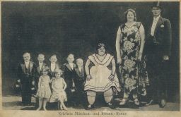 Krichels Märchen und Riesen Revue obři a liliputi