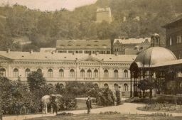 Karlovy Vary, Nové Lázně (Lázně IV). Městská lázeňská budova rašelinných lázní Neue Bad byla postavena v letech 1878-1880.