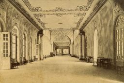 Mariánské Lázně, Hlavní kolonáda - promenádní sál, ( 1889 nahrazeno Litinovou kolonádou), vizitka