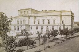 Teplice, divadlo ze strany parku