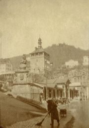Karlovy Vary, metař poblíž Tržní kolonády, vizitka