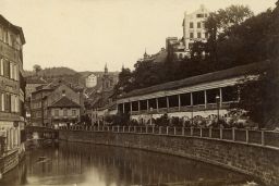 Karlovy Vary, kolonáda Nového pramene, vizitka