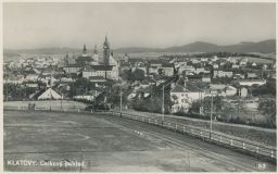 Klatovy hřiště auta celkový pohled nakl. Chmelíček 1939