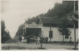 železnice nádraží Rajecké Teplice čekající lidé