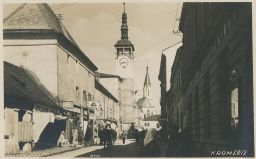 Kroměříž průhled k náměstí obchody Mrlík Bosák Bakala