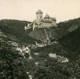 Karlštejn, celkový pohled, polovina stereofotografie
