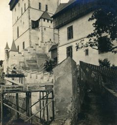 Karlštejn, stavební práce, polovina stereofotografie