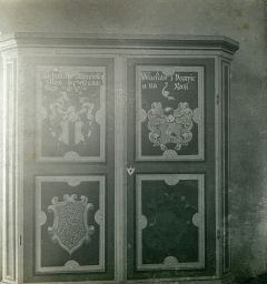 Karlštejn, Manská skříň v Rytířském sále, polovina stereofotografie