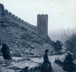 Hrad Bezděz, hradební zeď a věž, polovina stereofotografie