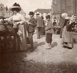 Plzeň, trh na náměstí, polovina stereofotografie