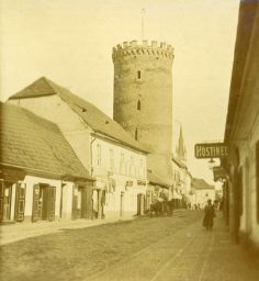 Otakarova bašta v Čáslavi, polovina stereofotografie (datováno na reversu 21. 6. 1907)