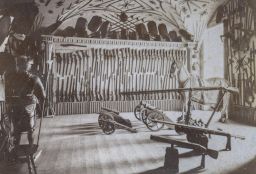 Zámek Duchcov, Waldsteinovo muzeum, zbrojnice