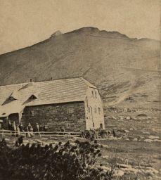 Obří bouda, polovina stereofotografie (na reversu datováno 16.8.1879)