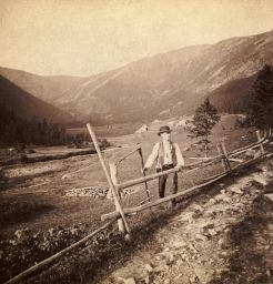 Krkonoše, muž s kosou v Obřím dole, polovina stereofotografie