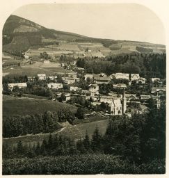 Krkonoše, Janské Lázně - celkový pohled, polovina stereofotografie