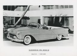 Amerika, americký vůz Oldsmobile serie 98 Starfire Cabriolet