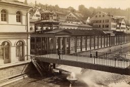 Karlov Vary, empirová Vřídelní kolonáda, vizitka