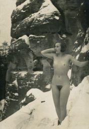 Akt ženy na sněhu, polovina stereofotografie