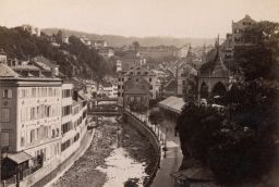 Karlovy Vary, panorama z ptačí perspektivy proti vile Lützov, viztka
